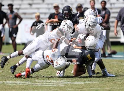 Thumbnail 3 in Mansfield vs. Bowie (Cotton Bowl Prep Showcase) photogallery.
