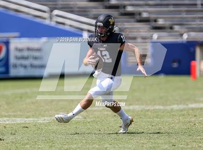 Thumbnail 2 in Mansfield vs. Bowie (Cotton Bowl Prep Showcase) photogallery.