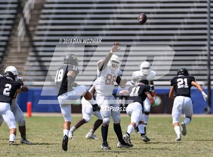 Thumbnail 2 in Mansfield vs. Bowie (Cotton Bowl Prep Showcase) photogallery.