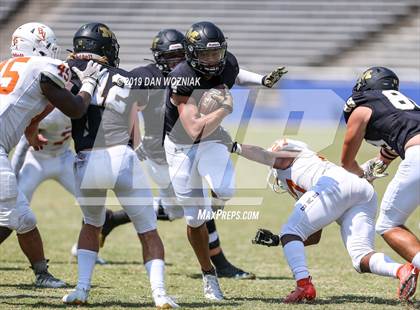 Thumbnail 2 in Mansfield vs. Bowie (Cotton Bowl Prep Showcase) photogallery.