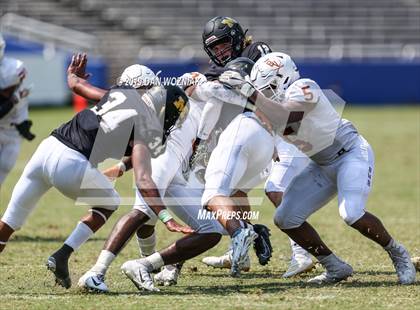 Thumbnail 3 in Mansfield vs. Bowie (Cotton Bowl Prep Showcase) photogallery.