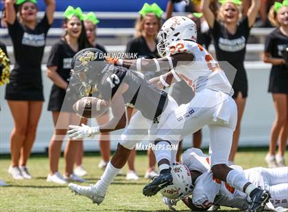 Thumbnail 2 in Mansfield vs. Bowie (Cotton Bowl Prep Showcase) photogallery.