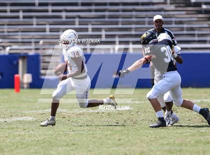 Thumbnail 2 in Mansfield vs. Bowie (Cotton Bowl Prep Showcase) photogallery.