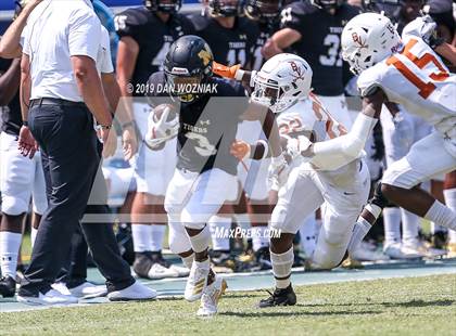 Thumbnail 3 in Mansfield vs. Bowie (Cotton Bowl Prep Showcase) photogallery.