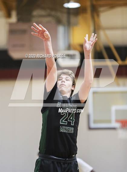 Thumbnail 1 in El Diamante vs. Hanford West (Poly Wilhelmsen Tournament) photogallery.