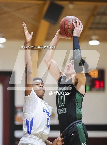 Thumbnail 3 in El Diamante vs. Hanford West (Poly Wilhelmsen Tournament) photogallery.