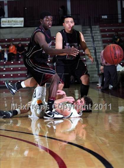 Thumbnail 1 in Mid-Peninsula vs. Pinewood (CIF CCS D5 Final) photogallery.