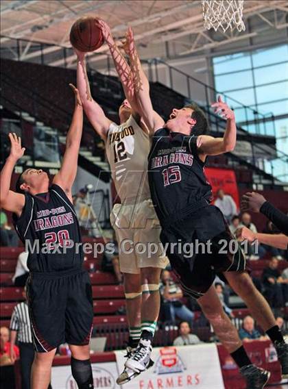 Thumbnail 3 in Mid-Peninsula vs. Pinewood (CIF CCS D5 Final) photogallery.