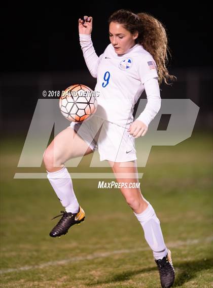 Thumbnail 2 in JV: Bakersfield Christian vs Shafter photogallery.