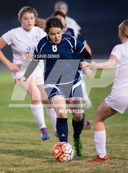 Thumbnail 3 in JV: Bakersfield Christian vs Shafter photogallery.