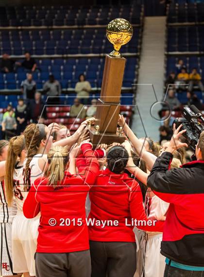 Thumbnail 2 in Murray vs Holy Cross (All A Classic Championship) photogallery.