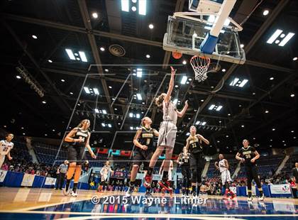 Thumbnail 3 in Murray vs Holy Cross (All A Classic Championship) photogallery.