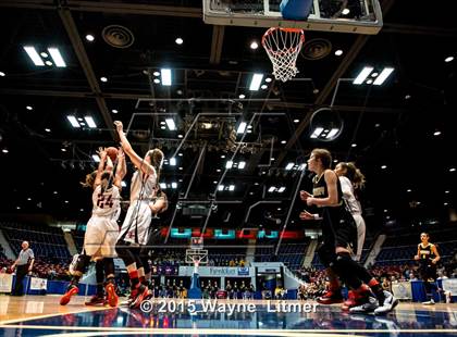 Thumbnail 2 in Murray vs Holy Cross (All A Classic Championship) photogallery.