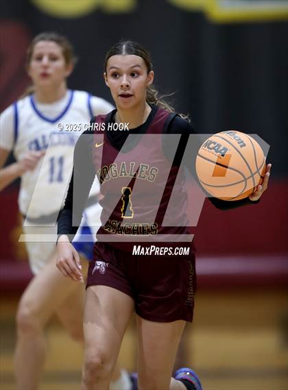 Thumbnail 2 in Catalina Foothills vs Nogales (Salpointe Cactus Clash) photogallery.