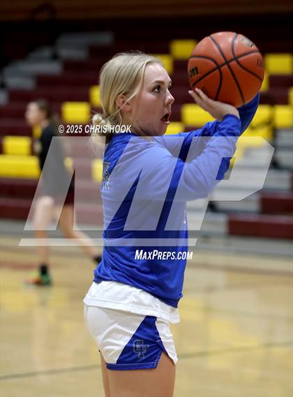 Thumbnail 2 in Catalina Foothills vs Nogales (Salpointe Cactus Clash) photogallery.
