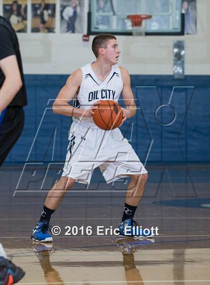 Thumbnail 2 in Conneaut Area vs Oil City photogallery.