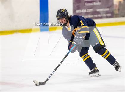 Thumbnail 3 in Bow @ Pinkerton photogallery.