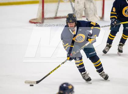 Thumbnail 1 in Bow @ Pinkerton photogallery.