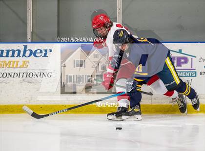 Thumbnail 1 in Bow @ Pinkerton photogallery.