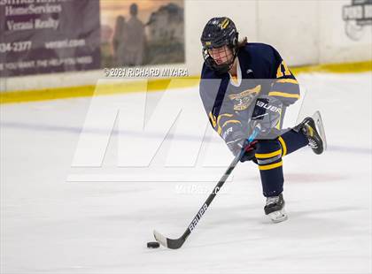 Thumbnail 1 in Bow @ Pinkerton photogallery.