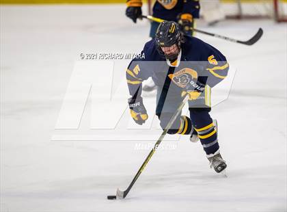 Thumbnail 2 in Bow @ Pinkerton photogallery.
