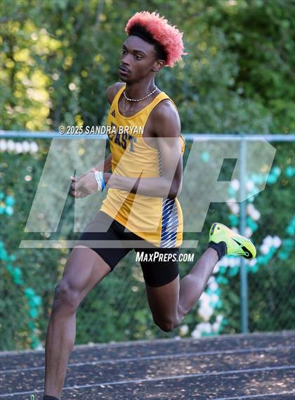 Thumbnail 1 in Independence Track Meet photogallery.