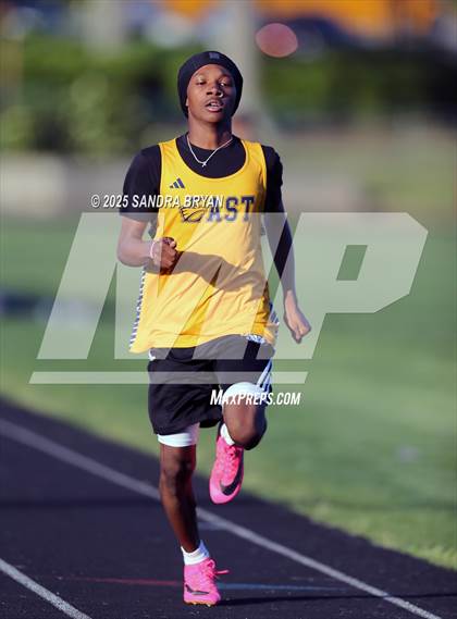 Thumbnail 2 in Independence Track Meet photogallery.