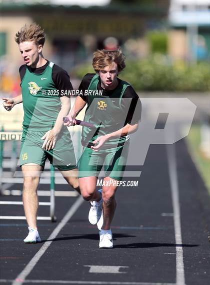 Thumbnail 2 in Independence Track Meet photogallery.