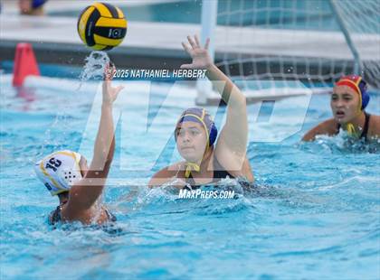 Thumbnail 3 in El Segundo vs. Sunny Hills (Villa Park Classic) photogallery.