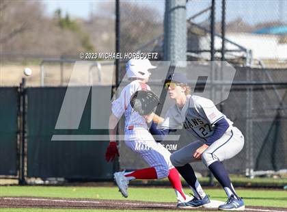 Thumbnail 2 in Marcus vs Keller photogallery.