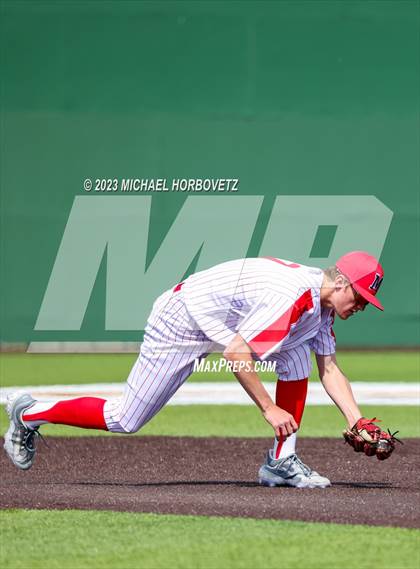 Thumbnail 3 in Marcus vs Keller photogallery.
