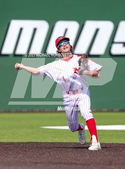 Thumbnail 2 in Marcus vs Keller photogallery.