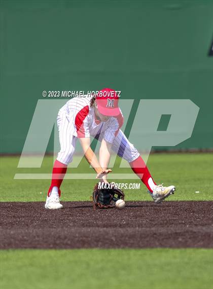 Thumbnail 3 in Marcus vs Keller photogallery.