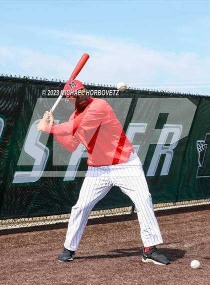 Thumbnail 3 in Marcus vs Keller photogallery.