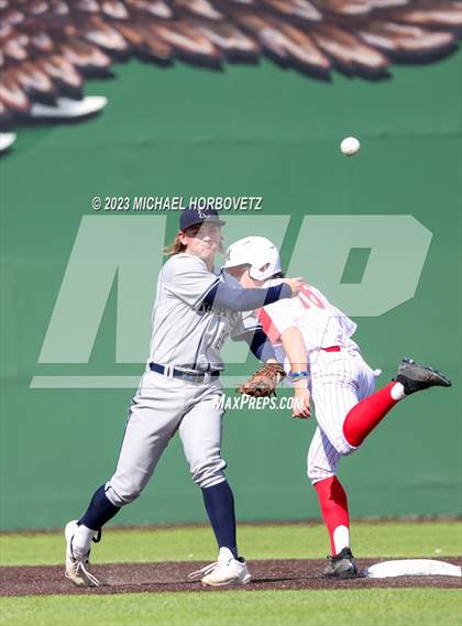 Thumbnail 3 in Marcus vs Keller photogallery.