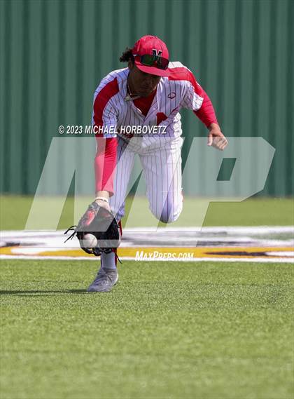 Thumbnail 3 in Marcus vs Keller photogallery.