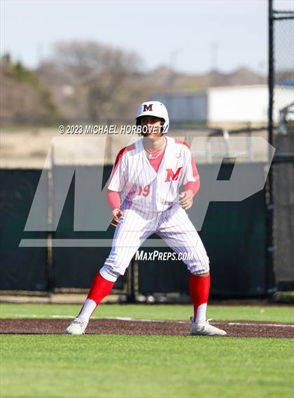 Thumbnail 2 in Marcus vs Keller photogallery.