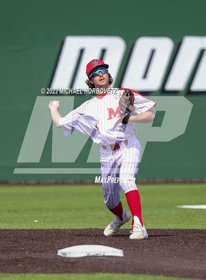 Thumbnail 2 in Marcus vs Keller photogallery.