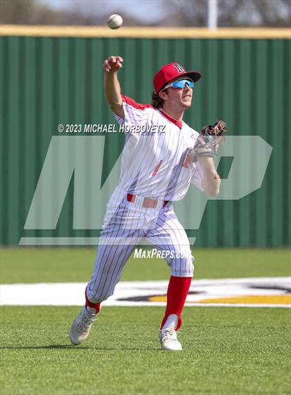 Thumbnail 3 in Marcus vs Keller photogallery.