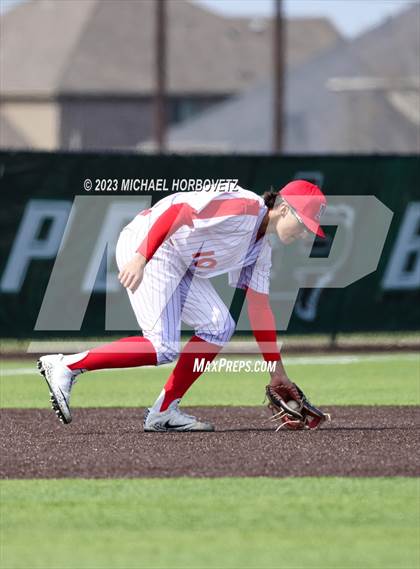 Thumbnail 3 in Marcus vs Keller photogallery.