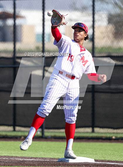 Thumbnail 2 in Marcus vs Keller photogallery.