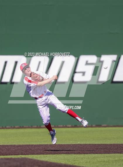 Thumbnail 2 in Marcus vs Keller photogallery.