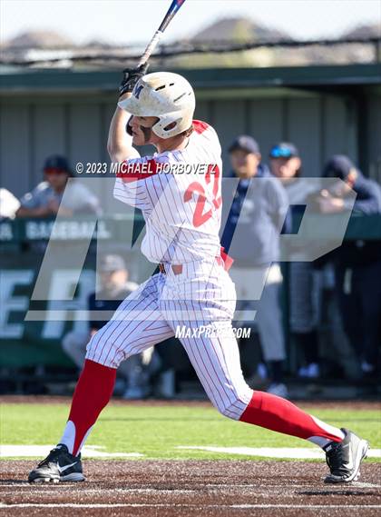 Thumbnail 3 in Marcus vs Keller photogallery.