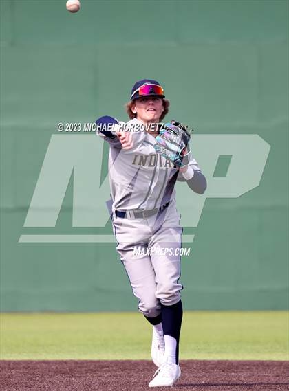 Thumbnail 2 in Marcus vs Keller photogallery.