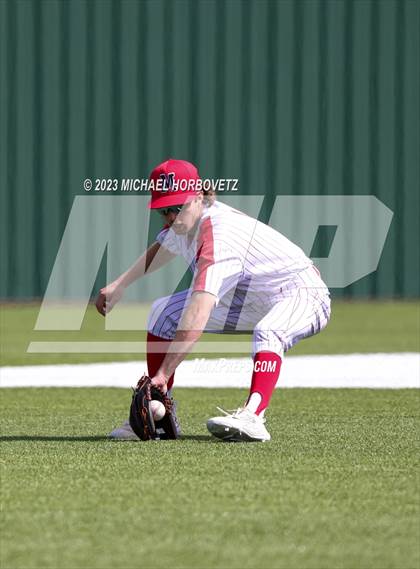 Thumbnail 2 in Marcus vs Keller photogallery.