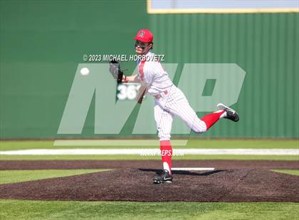Thumbnail 3 in Marcus vs Keller photogallery.