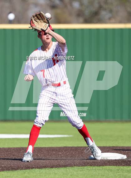Thumbnail 2 in Marcus vs Keller photogallery.