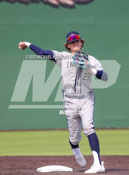 Thumbnail 3 in Marcus vs Keller photogallery.