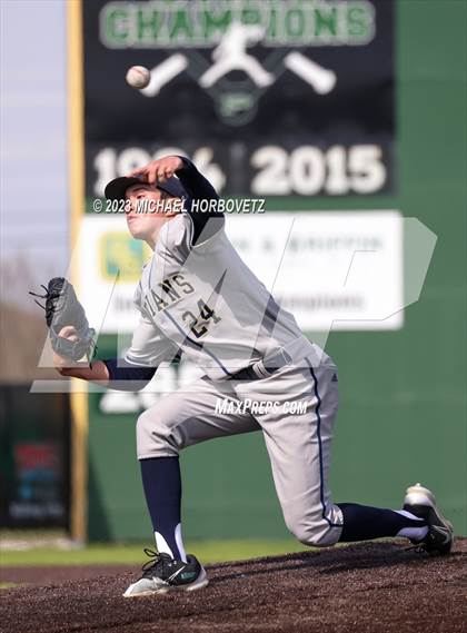 Thumbnail 2 in Marcus vs Keller photogallery.