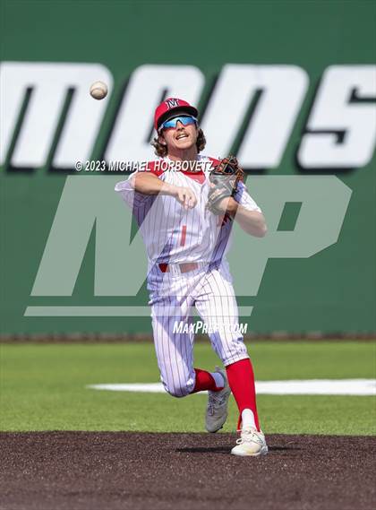 Thumbnail 3 in Marcus vs Keller photogallery.